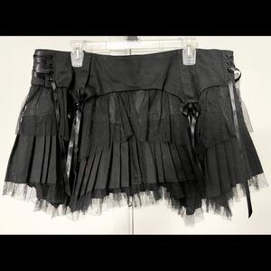 XL (Black) Hell Bunny Hot Topic skirt. Original tags. Never been worn.